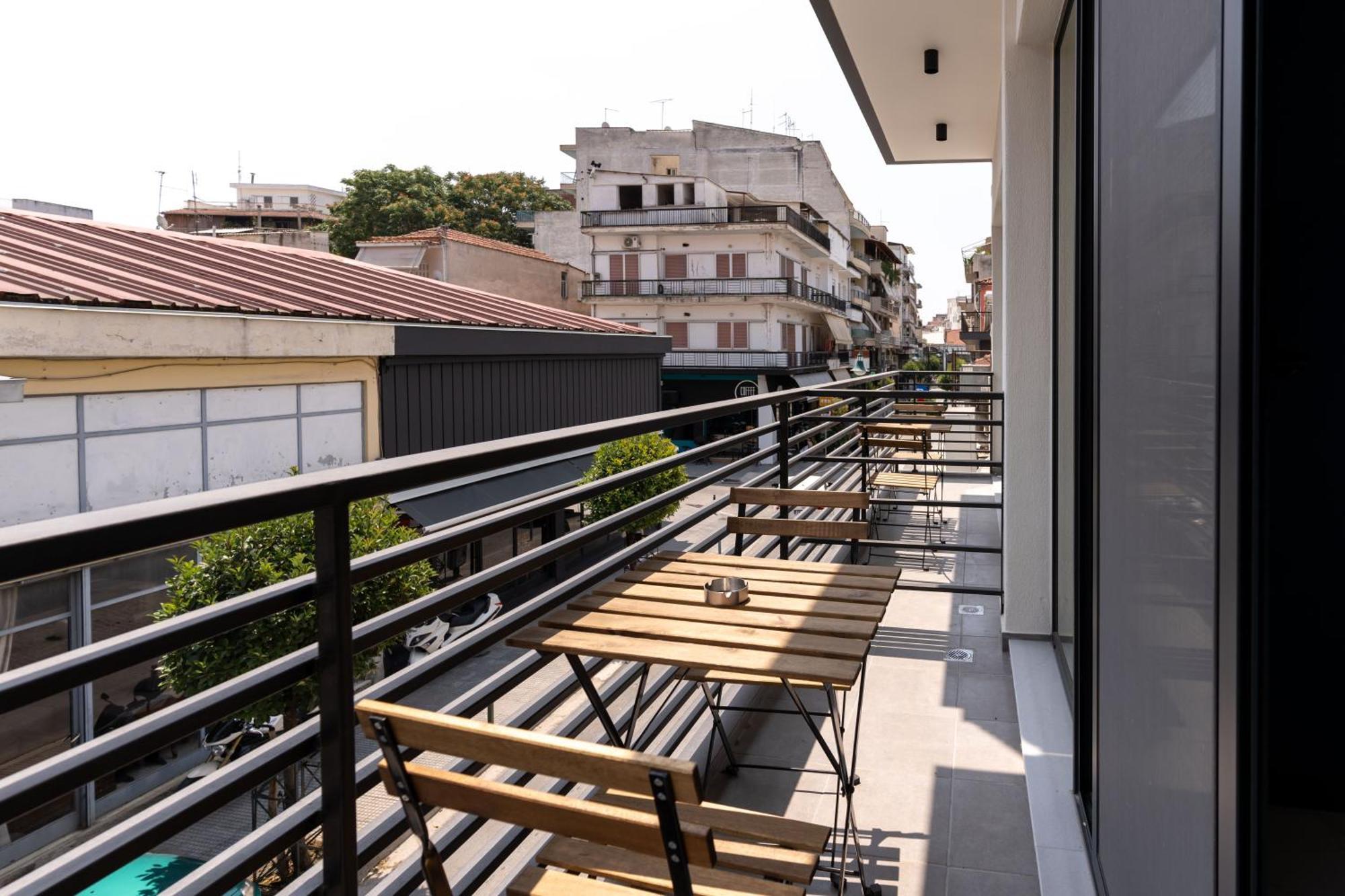 δ17 & Apartment Larissa