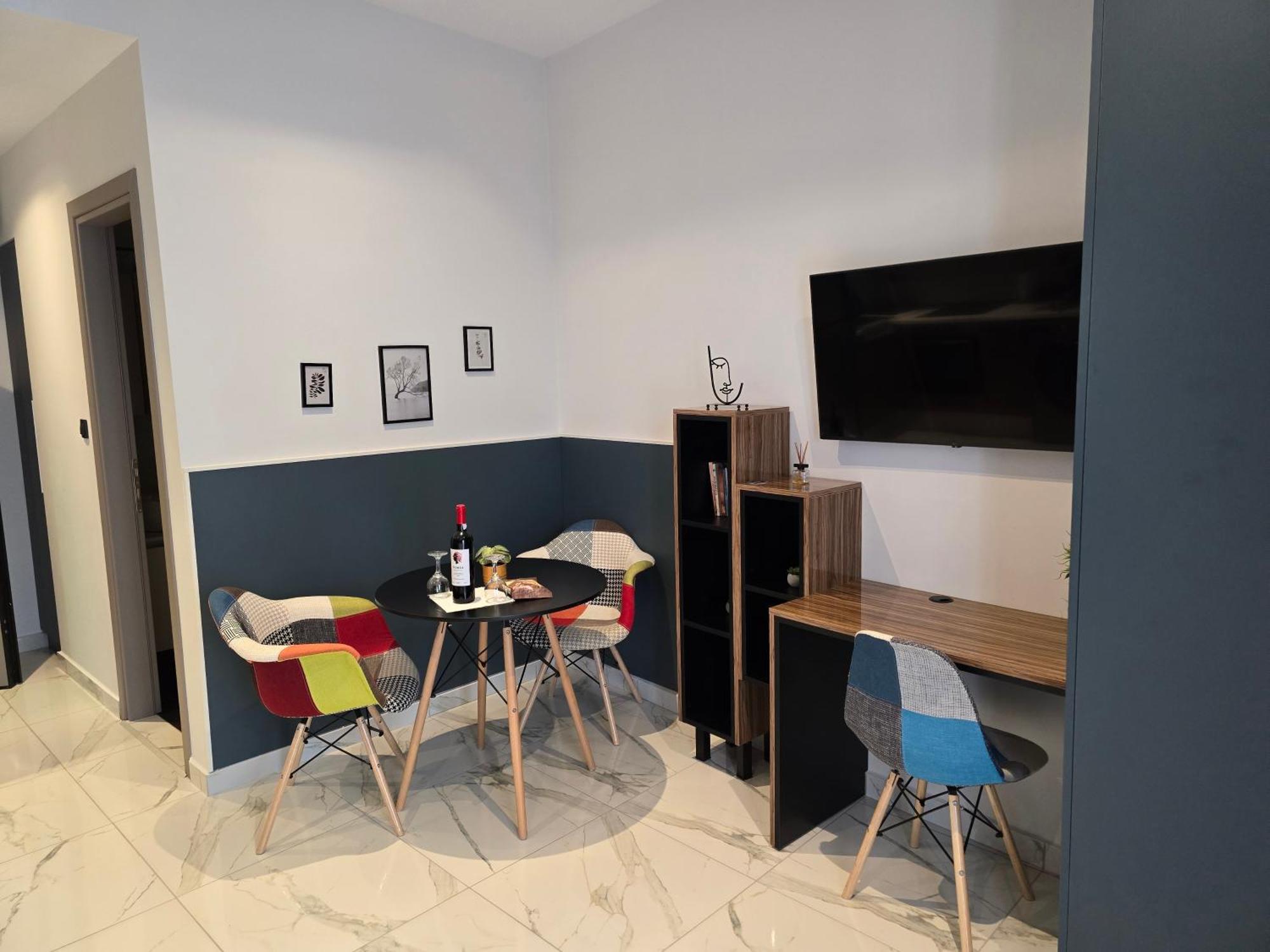 δ17 & Apartment